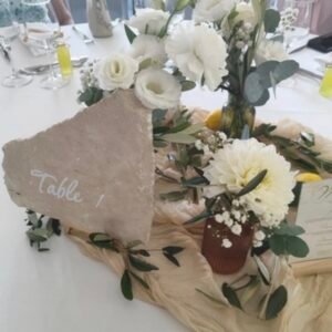Les éclats - Numéro de table en travertin